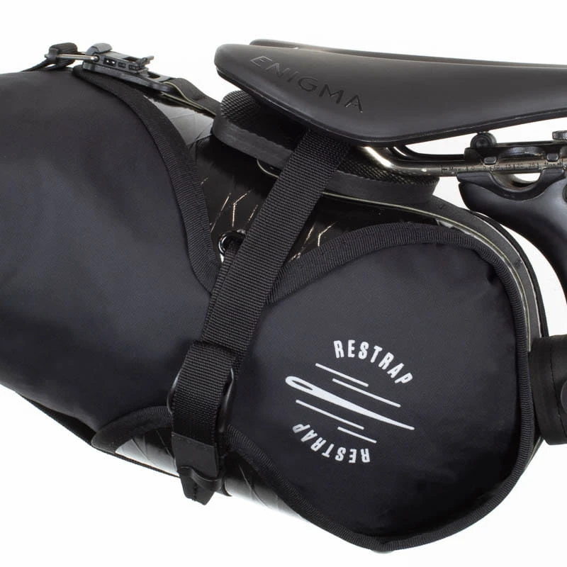 Restrap Race Saddle Bag Satteltasche Schwarz (7 Liter) 2 Restrap Race Saddle Bag Satteltasche Schwarz (7 Liter) – Bild 2