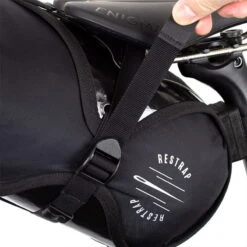 Restrap Race Saddle Bag Satteltasche Schwarz (7 Liter) 11 Restrap Race Saddle Bag Satteltasche Schwarz (7 Liter) -Komponenten Store 59202805 068vYaPTEJCcNad 1280x1280