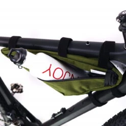 Road Runner Bags Wedge Half Frame Bag Schwarz Bikepacking-Rahmentasche -Komponenten Store 59203749 059gI8pd1oB9JMI 1280x1280