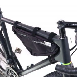 Road Runner Bags Wedge Half Frame Bag Schwarz Bikepacking-Rahmentasche -Komponenten Store 59203749 06Mb74VsCKujqPa 1280x1280