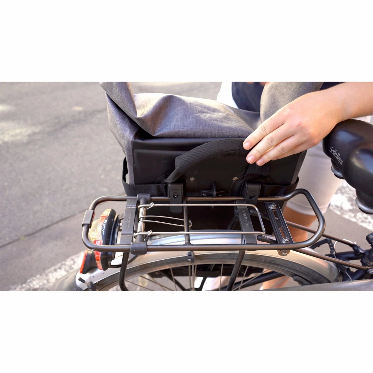 2in1 B&W B3 Bag Trolley + Wasserdichte Fahrrad Gepäckträgertasche (Trunk Bag) Grau 5 2in1 B&W B3 Bag Trolley + Wasserdichte Fahrrad Gepäckträgertasche (Trunk Bag) Grau – Bild 5