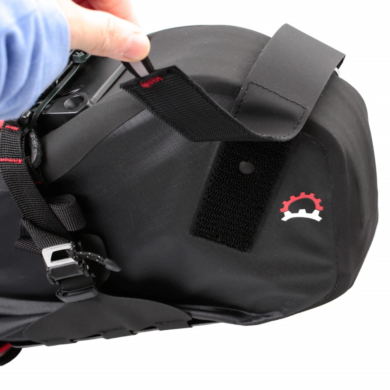 Revelate-designs Revelate Designs Spinelock Satteltasche 16 L - Schwarz 6 Revelate-designs Revelate Designs Spinelock Satteltasche 16 L - Schwarz – Bild 6