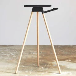 Tons Race Table Natural Oak + Towel Holder - Hometrainer-Tisch Mit Handtuchhalter