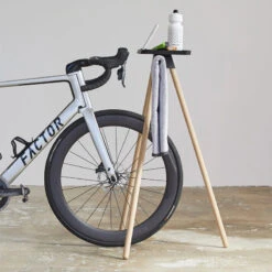 Tons Race Table Natural Oak + Towel Holder - Hometrainer-Tisch Mit Handtuchhalter -Komponenten Store 68924403 04ipCfcNDyrPrLa 1280x1280