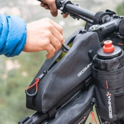 Geosmina Large Top Tube Bag - 1 Liter Oberrohrtasche Mit Klettbefestigung -Komponenten Store 68924592 05NThRjyxc0Tauq 1280x1280