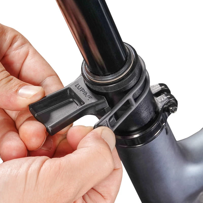 Lupine Sattelstützen-Halter Für Rücklicht C14 Mag StVZO 3 Lupine Sattelstützen-Halter Für Rücklicht C14 Mag StVZO – Bild 3