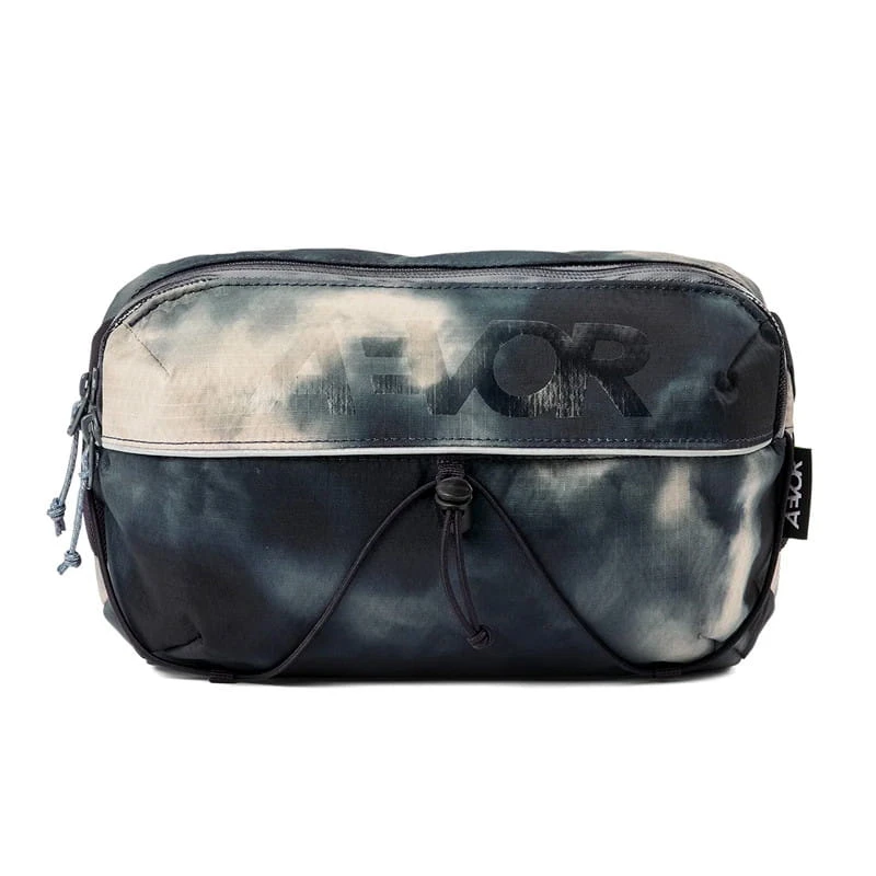 AEVOR Bar Bag Proof Tie Dye Lenker- Und Slingtasche 4 Liter Proof Tie Dye 1 AEVOR Bar Bag Proof Tie Dye Lenker- Und Slingtasche 4 Liter Proof Tie Dye